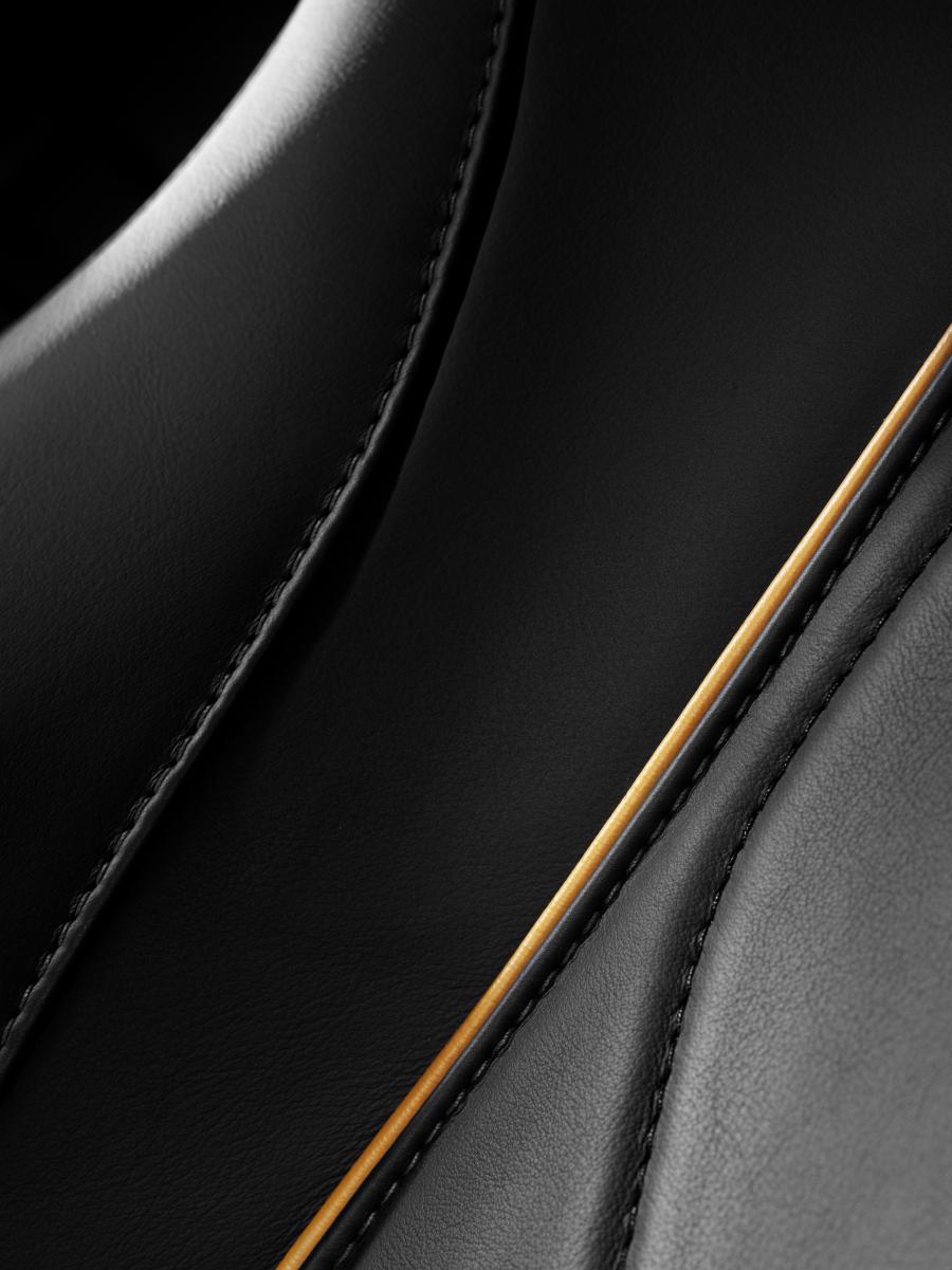 Детали интерьера Aston Martin Virage 2011 года  (фото 23 из 55)